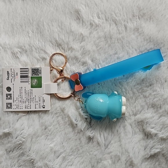 Pochacco Keychain - Picture 2 of 6